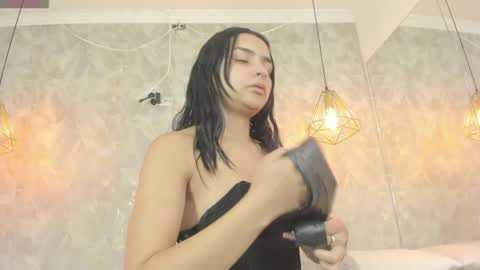 Snapshot of leigh_angels chatting on May 4, 2026, 9:11 pm LEIGH ANGELS online show from May 4, 2026, 9:11 pm