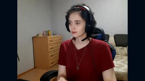 Snapshot of leigharedcross chatting on May 11, 2026, 9:23 pm Viola online show from May 11, 2026, 9:23 pm
