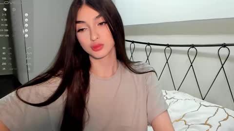 Snapshot of leila_4ever chatting on March 12, 2025, 7:38 pm Leila online show from March 12, 2025, 7:38 pm