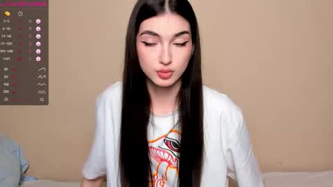 Snapshot of leila_4ever chatting on March 6, 2026, 2:35 pm Leila online show from March 6, 2026, 2:35 pm