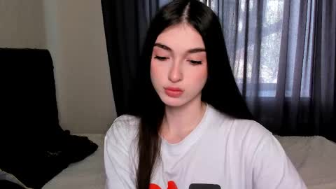 Snapshot of leila_4ever chatting on April 29, 2026, 11:25 am Leila online show from April 29, 2026, 11:25 am