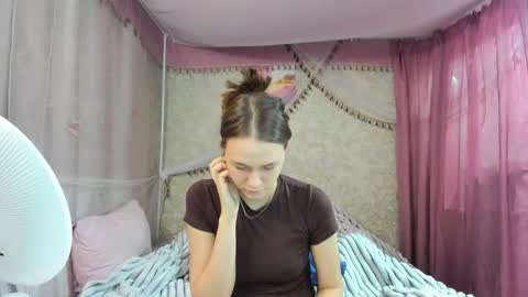 leila_bambi_ online show from March 25, 2026, 4:57 pm
