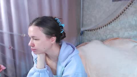 Snapshot of leila_bambi_ chatting on June 6, 2026, 12:05 am leila_bambi_ online show from June 6, 2026, 12:05 am
