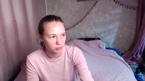 Snapshot of leila_bambi_ chatting on August 4, 2026, 12:25 am leila_bambi_ online show from August 4, 2026, 12:25 am