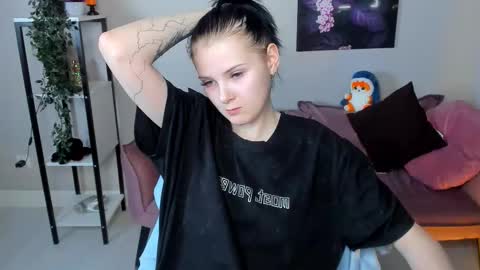 Snapshot of leila_xxbaby chatting on November 22, 2025, 5:56 pm Leila online show from November 22, 2025, 5:56 pm