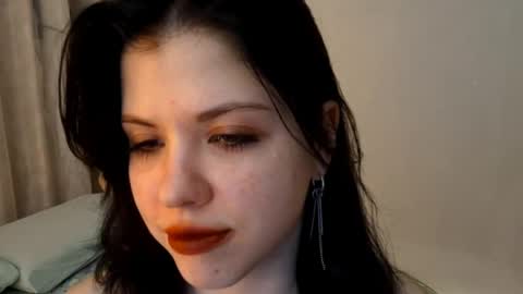 Mia online show from April 26, 2026, 2:37 pm