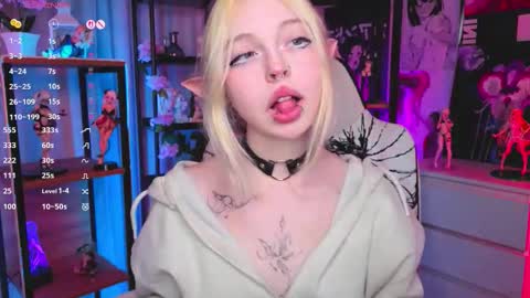 Snapshot of leiladwight chatting on November 1, 2025, 4:42 pm Leila online show from November 1, 2025, 4:42 pm