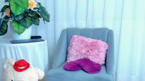 Snapshot of leilahiuston chatting on February 20, 2025, 7:23 am online show from February 20, 2025, 7:23 am