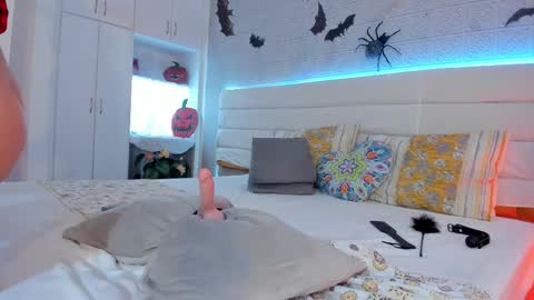 Snapshot of leilahiuston chatting on October 31, 2025, 8:21 pm online show from October 31, 2025, 8:21 pm