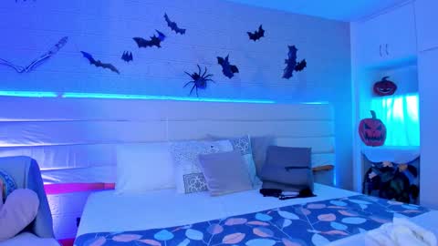 Snapshot of leilahiuston chatting on November 1, 2025, 8:11 pm online show from November 1, 2025, 8:11 pm