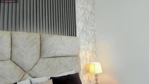 leilapons online show from October 18, 2025, 7:03 pm