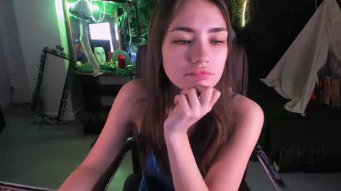 Snapshot of leilarai chatting on February 7, 2025, 9:47 am Leila Rai online show from February 7, 2025, 9:47 am