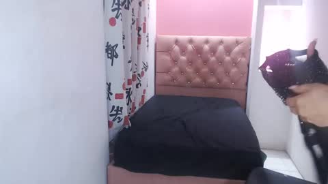 Snapshot of leilasweetxx chatting on February 12, 2025, 6:51 am Mar online show from February 12, 2025, 6:51 am