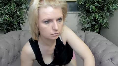 Snapshot of lena_paulles chatting on December 8, 2024, 4:14 am Lena online show from December 8, 2024, 4:14 am