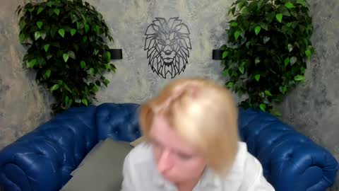 Snapshot of lena_paulles chatting on December 12, 2024, 11:29 am Lena online show from December 12, 2024, 11:29 am