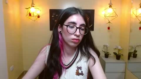 Snapshot of lena_roses chatting on March 2, 2025, 3:13 am Lena online show from March 2, 2025, 3:13 am