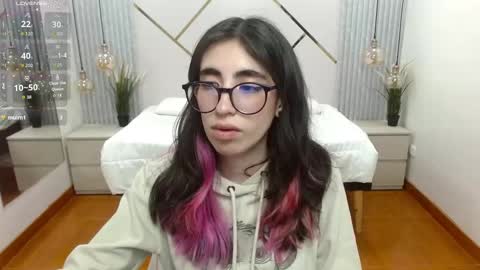 Snapshot of lena_roses chatting on September 20, 2025, 8:43 pm Lena online show from September 20, 2025, 8:43 pm