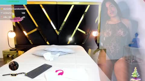 Snapshot of lena_rousseau chatting on December 13, 2024, 7:25 am Lena Rousseau online show from December 13, 2024, 7:25 am