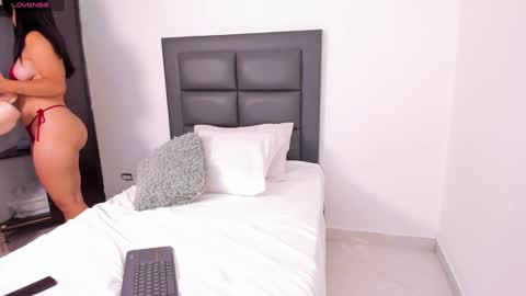 Snapshot of lena_rousseau chatting on February 7, 2025, 5:31 am Lena Rousseau online show from February 7, 2025, 5:31 am