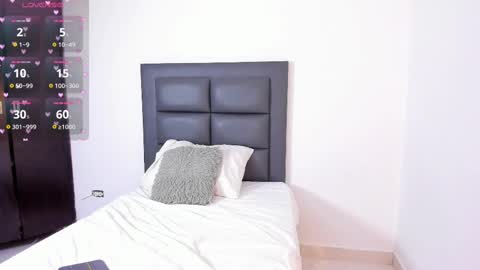 Snapshot of lena_rousseau chatting on February 28, 2025, 6:32 am Lena Rousseau online show from February 28, 2025, 6:32 am