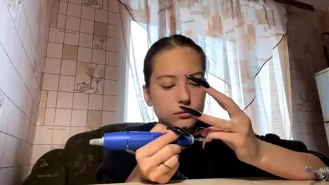 Hellomy name is Natalyits my first day here nice to meet you Give me 50 thumbs ups online show from April 21, 2026, 3:02 am