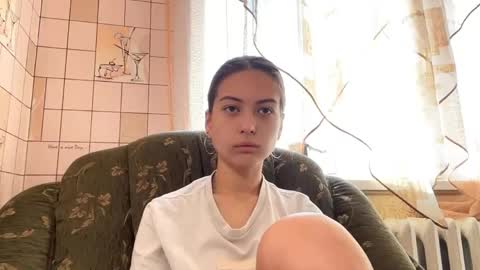 Snapshot of lenniepennachio chatting on May 1, 2026, 4:17 am Hellomy name is Natalyits my first day here nice to meet you Give me 50 thumbs ups online show from May 1, 2026, 4:17 am