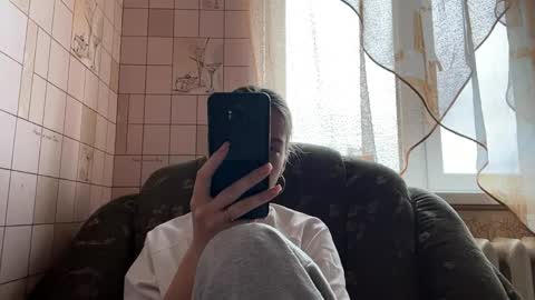 Snapshot of lenniepennachio chatting on May 10, 2026, 8:08 am Hellomy name is Natalyits my first day here nice to meet you Give me 50 thumbs ups online show from May 10, 2026, 8:08 am