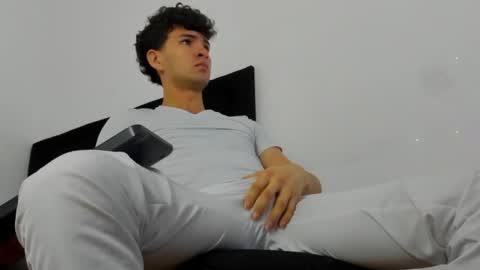 leo183877 online show from February 25, 2026, 11:53 am