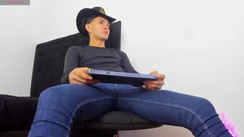 leo183877 online show from March 1, 2026, 2:57 am