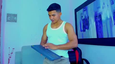 Snapshot of leo_cartier chatting on April 14, 2026, 1:00 am Leo Cartier online show from April 14, 2026, 1:00 am