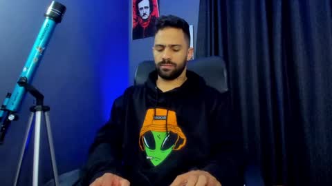 Leo  Diaz online show from February 16, 2025, 11:05 pm