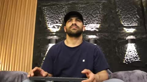 Leo  Diaz online show from April 23, 2026, 11:07 pm