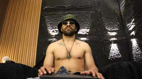 Leo  Diaz online show from April 26, 2026, 12:30 am
