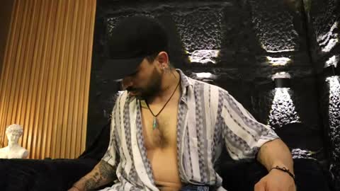 Leo  Diaz online show from May 4, 2026, 9:55 pm