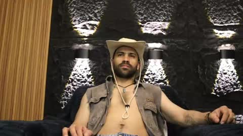 Leo  Diaz online show from May 5, 2026, 11:02 pm