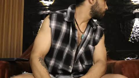 Leo  Diaz online show from May 13, 2026, 12:08 am