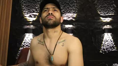 Leo  Diaz online show from May 18, 2026, 4:07 am