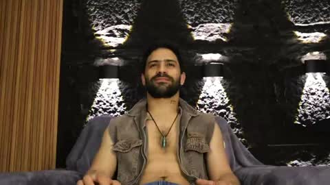 Leo  Diaz online show from May 26, 2026, 1:01 am