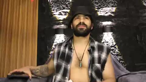 Leo  Diaz online show from June 30, 2026, 9:49 pm