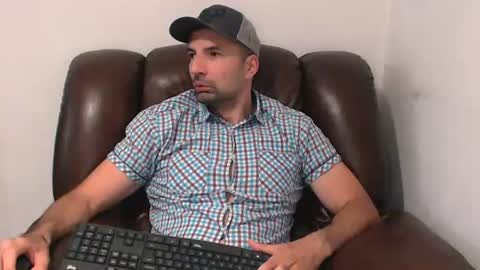 Snapshot of leo_gianni chatting on August 2, 2026, 7:12 pm Leo Gianni online show from August 2, 2026, 7:12 pm