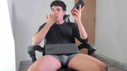 Leo Jones online show from July 2, 2026, 3:23 am