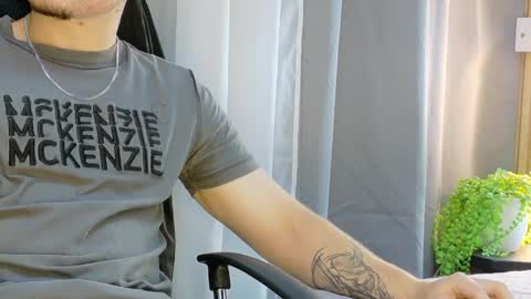 leo_miller_ online show from April 22, 2026, 11:23 am