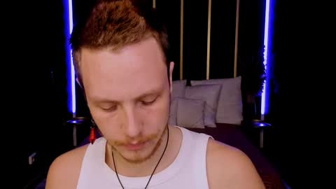 Snapshot of leo_mooree chatting on October 4, 2025, 9:24 pm Leo online show from October 4, 2025, 9:24 pm