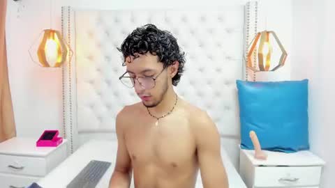 Snapshot of leo_sanz6 chatting on July 14, 2026, 12:33 pm LEO online show from July 14, 2026, 12:33 pm