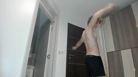 leo_wildd online show from October 26, 2025, 4:46 pm