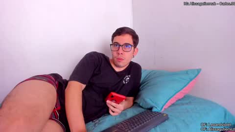 Snapshot of leoandviolet chatting on January 20, 2025, 2:25 pm Carlos Alissa. Help us to reach 100 likes online show from January 20, 2025, 2:25 pm