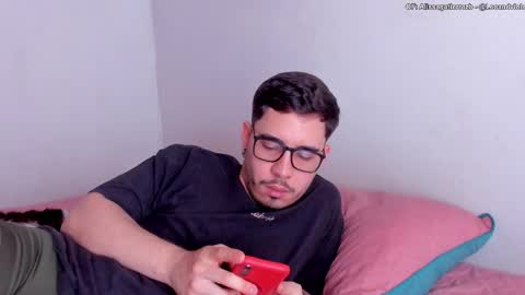 Snapshot of leoandviolet chatting on October 5, 2025, 5:44 pm Carlos Alissa. Help us to reach 100 likes online show from October 5, 2025, 5:44 pm