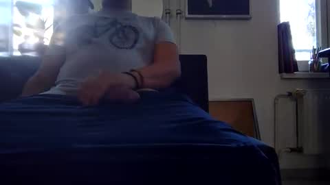 Snapshot of leolongbln chatting on December 16, 2025, 11:37 am leolongbln online show from December 16, 2025, 11:37 am