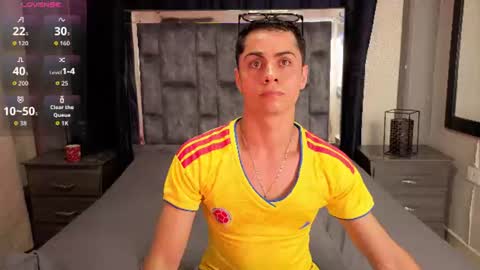 Snapshot of leomonnroe chatting on July 7, 2026, 7:18 pm leomonnroe online show from July 7, 2026, 7:18 pm