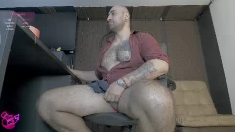 Snapshot of leon_1717 chatting on July 1, 2026, 2:13 am Leon online show from July 1, 2026, 2:13 am